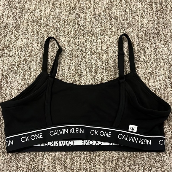 Calvin Klein black sports bra - Picture 2 of 3